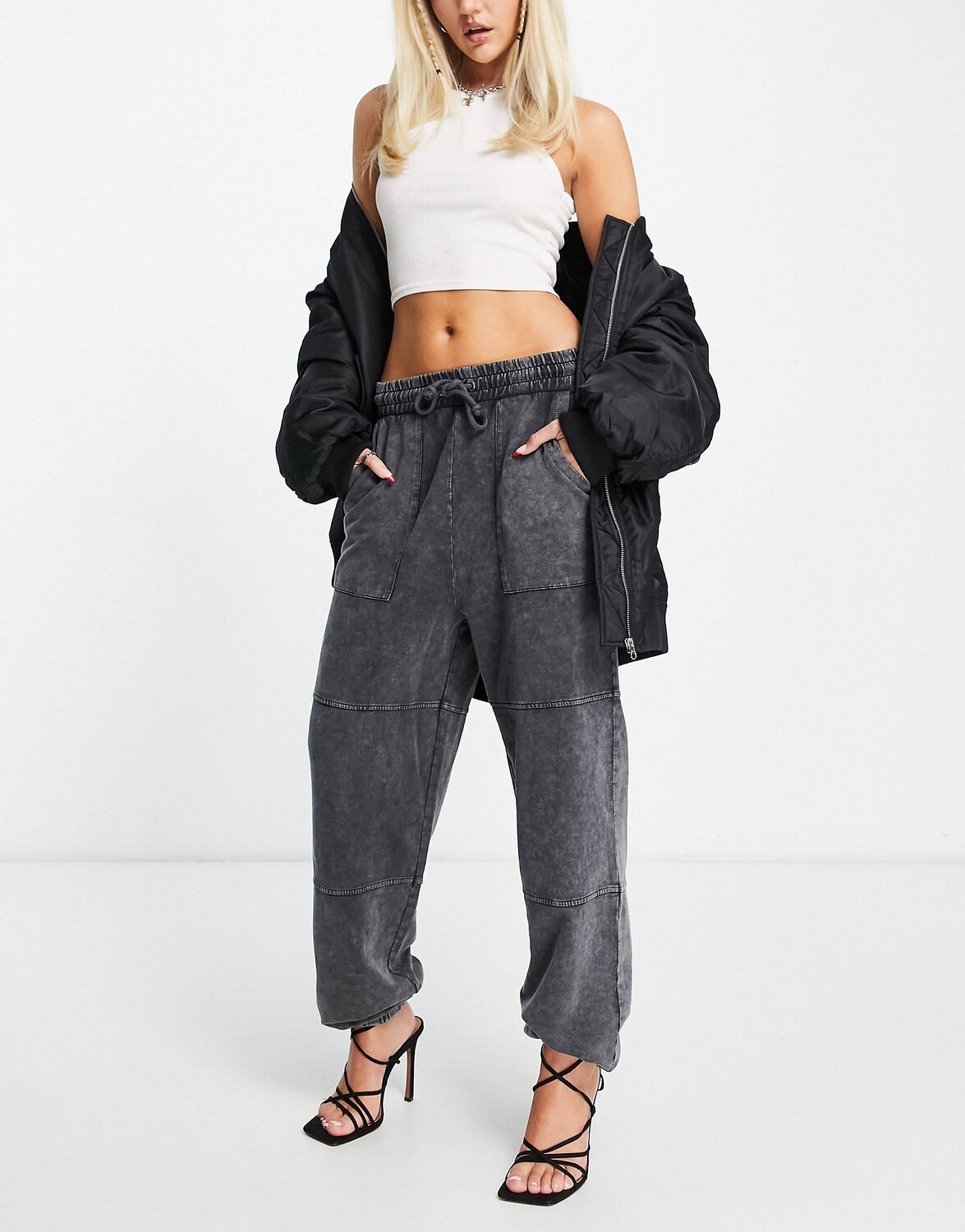 

Темно-серые джоггеры в стиле милитари ASOS DESIGN с практичными карманами, Серый
