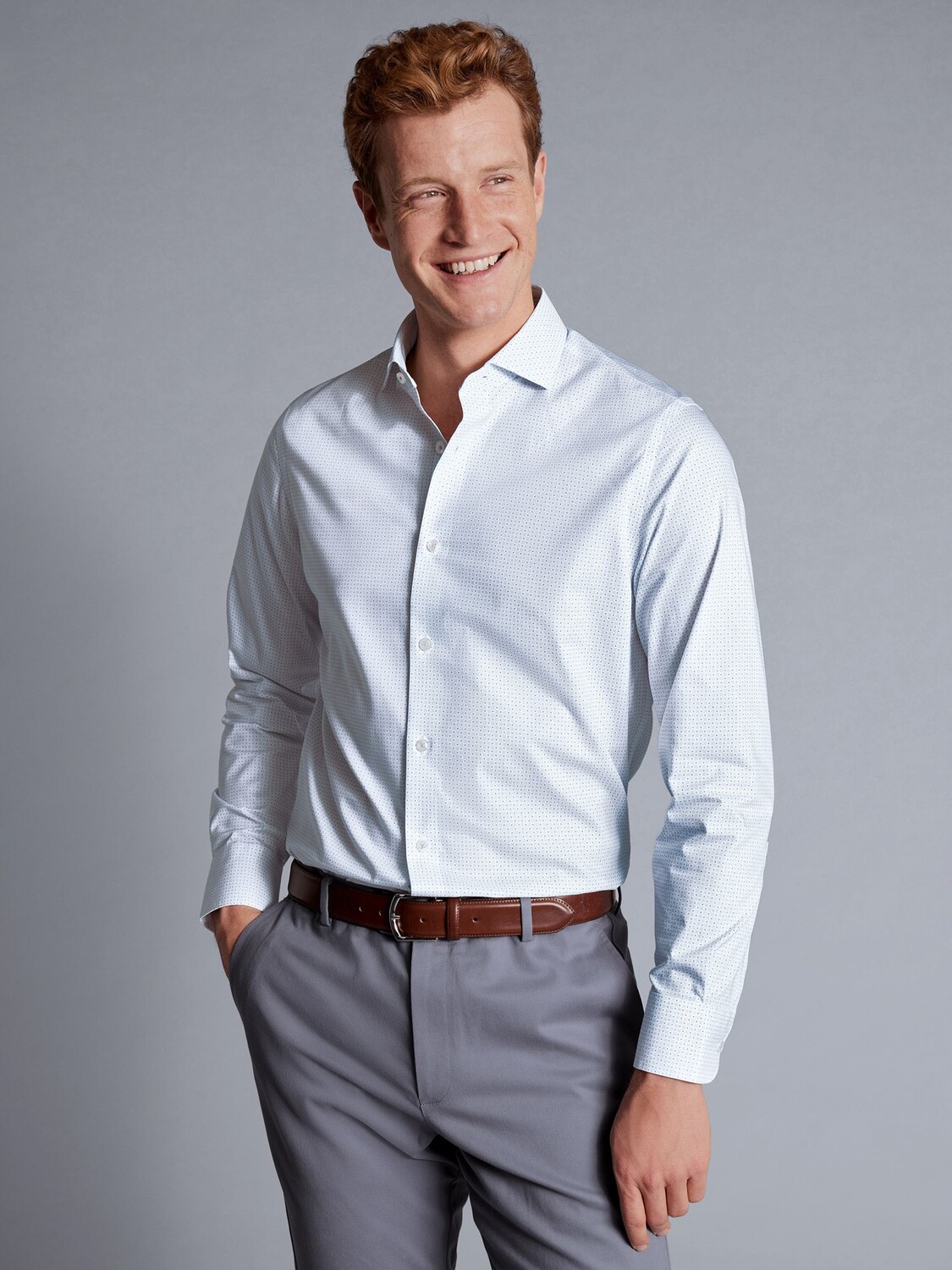 

Рубашка приталенного кроя без глажки с принтом лепестков Charles Tyrwhitt, светло-синий