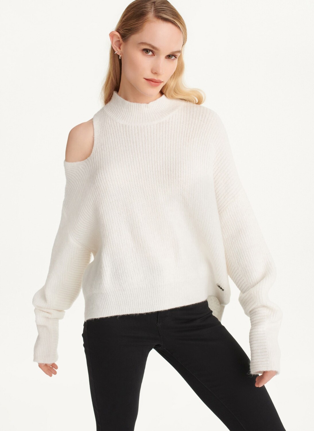 

Свитер с открытыми плечами DKNY