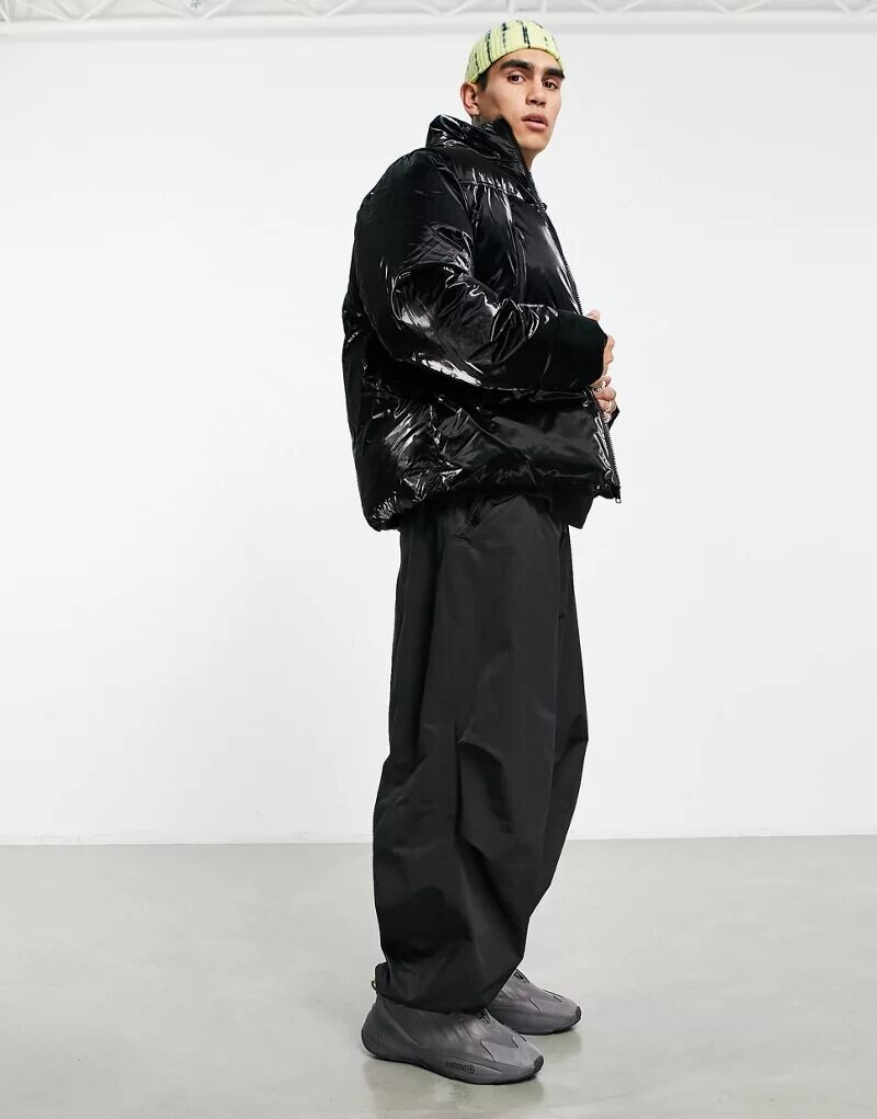 

Черная виниловая куртка-пуховик ASOS