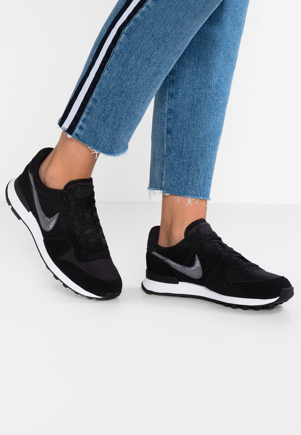 

Кроссовки Nike, черный/темно-серый