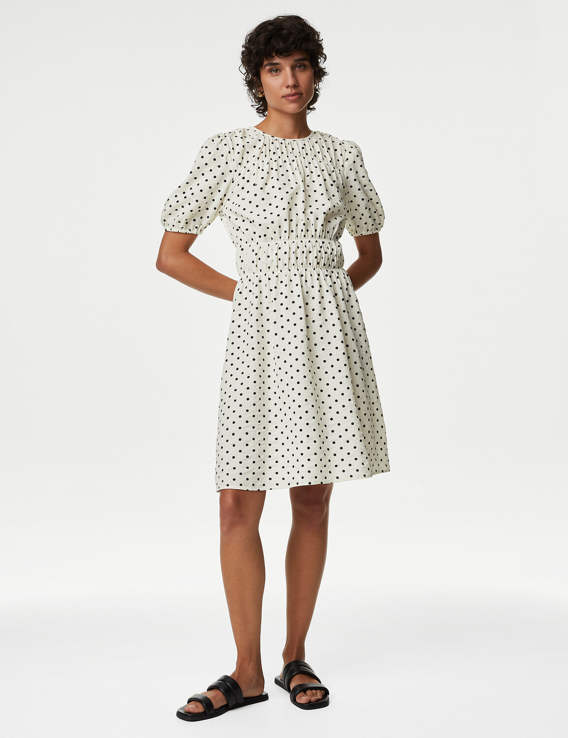 

Мини-платье в горошек с текстурой Marks & Spencer