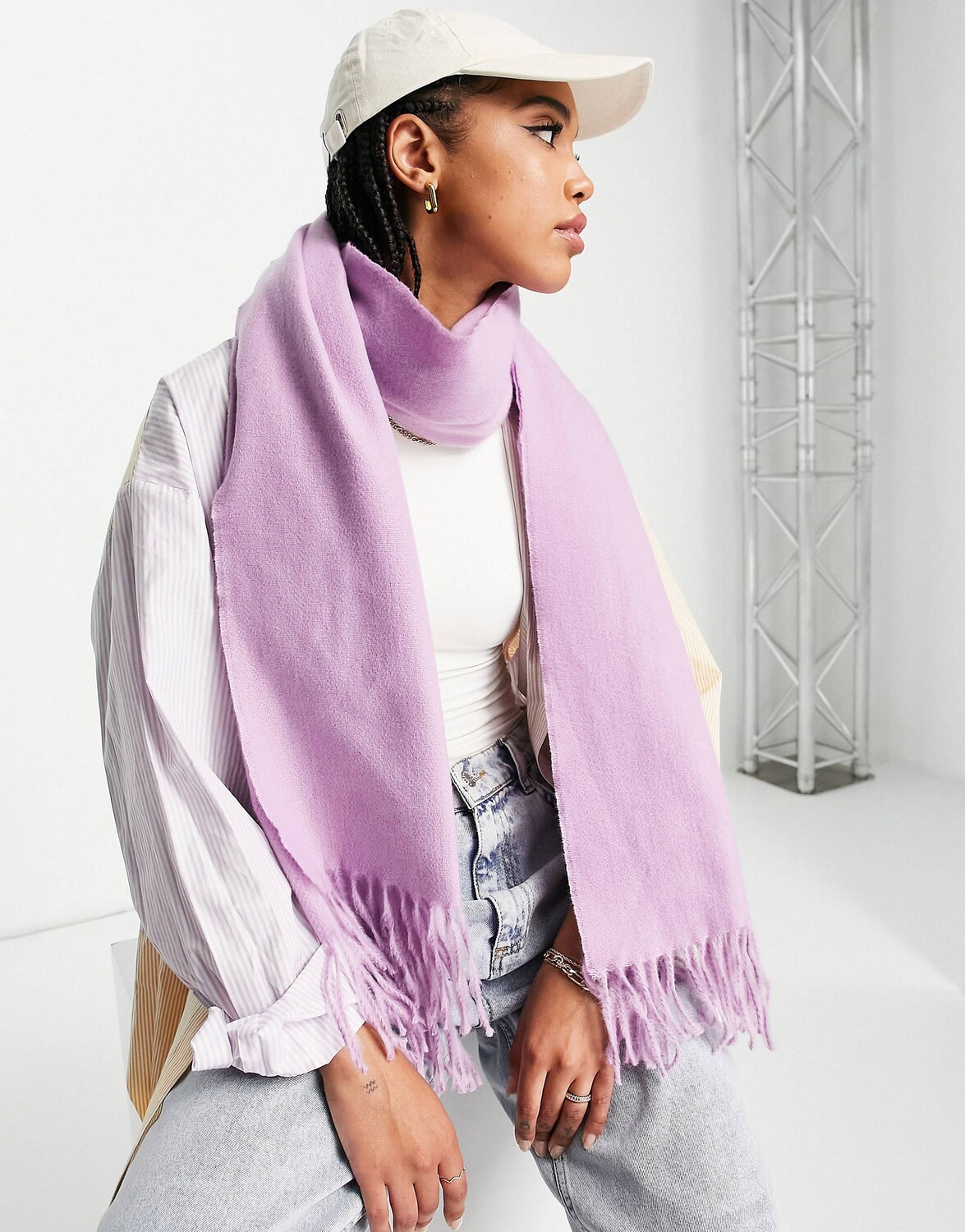 

Ярко-розовый супермягкий шарф с кисточками ASOS DESIGN