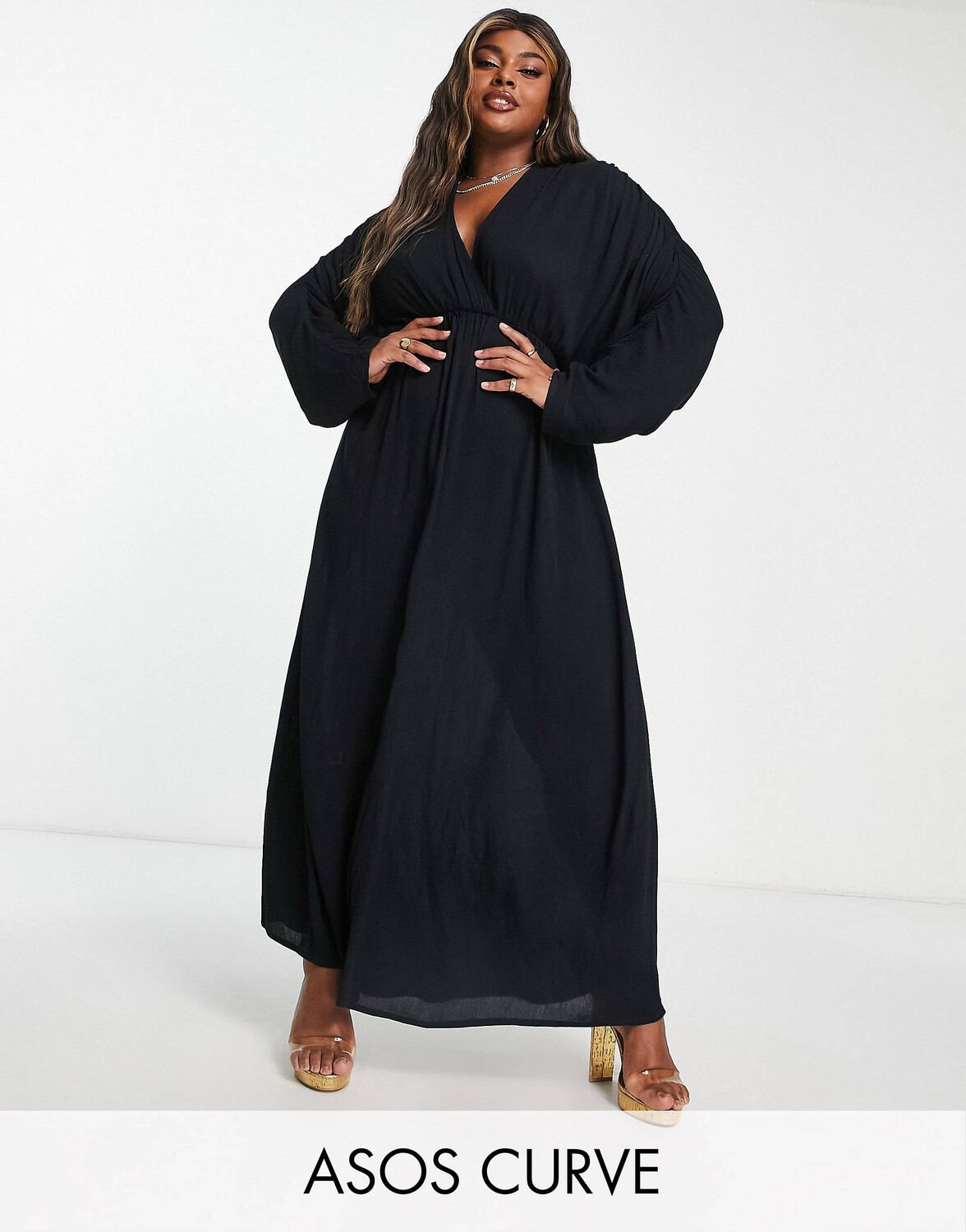 

Черное пляжное платье макси с глубоким вырезом и длинными рукавами ASOS DESIGN Curve