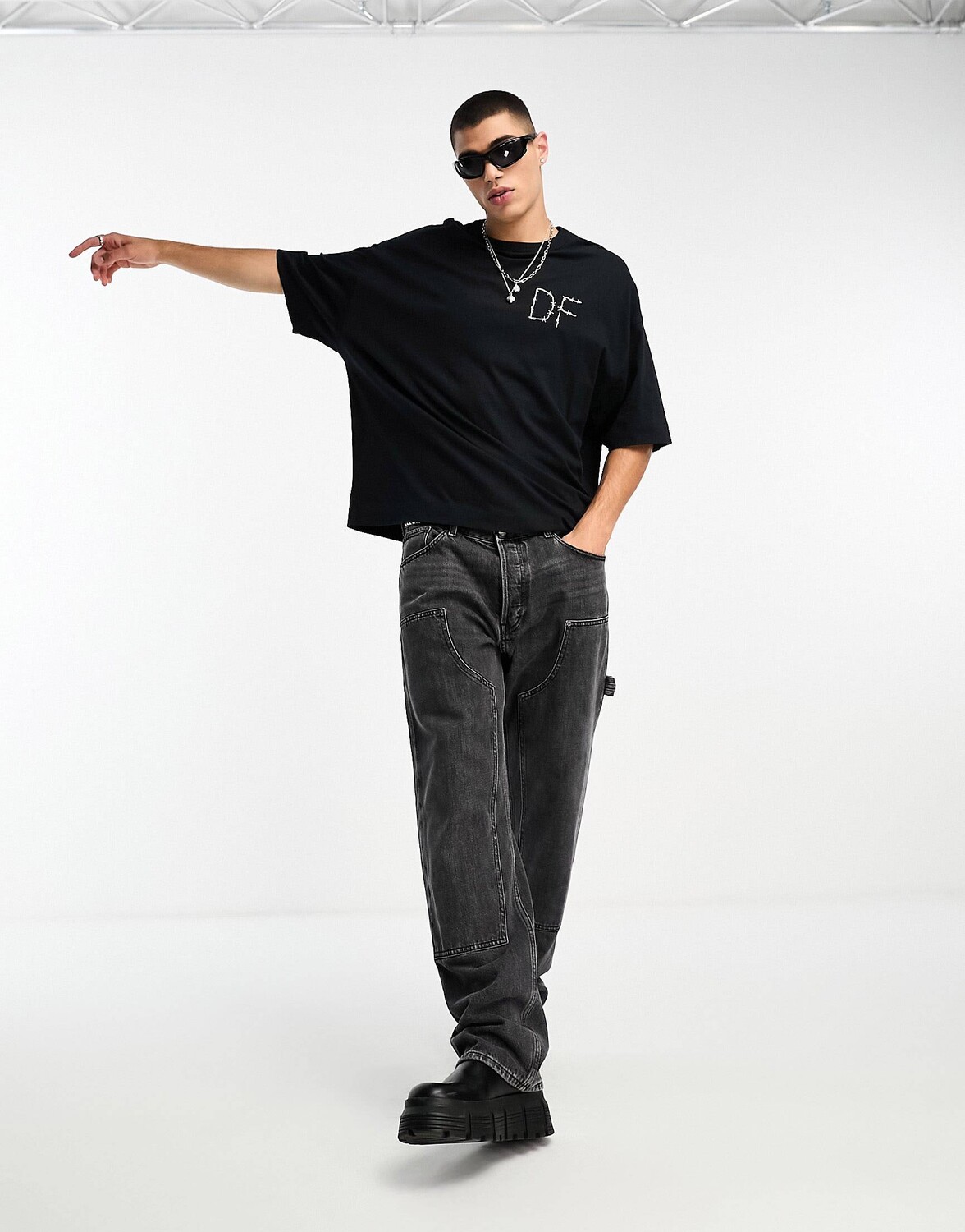 

Футболка Asos Dark Future Oversized With Barbed Wire Logo, черный