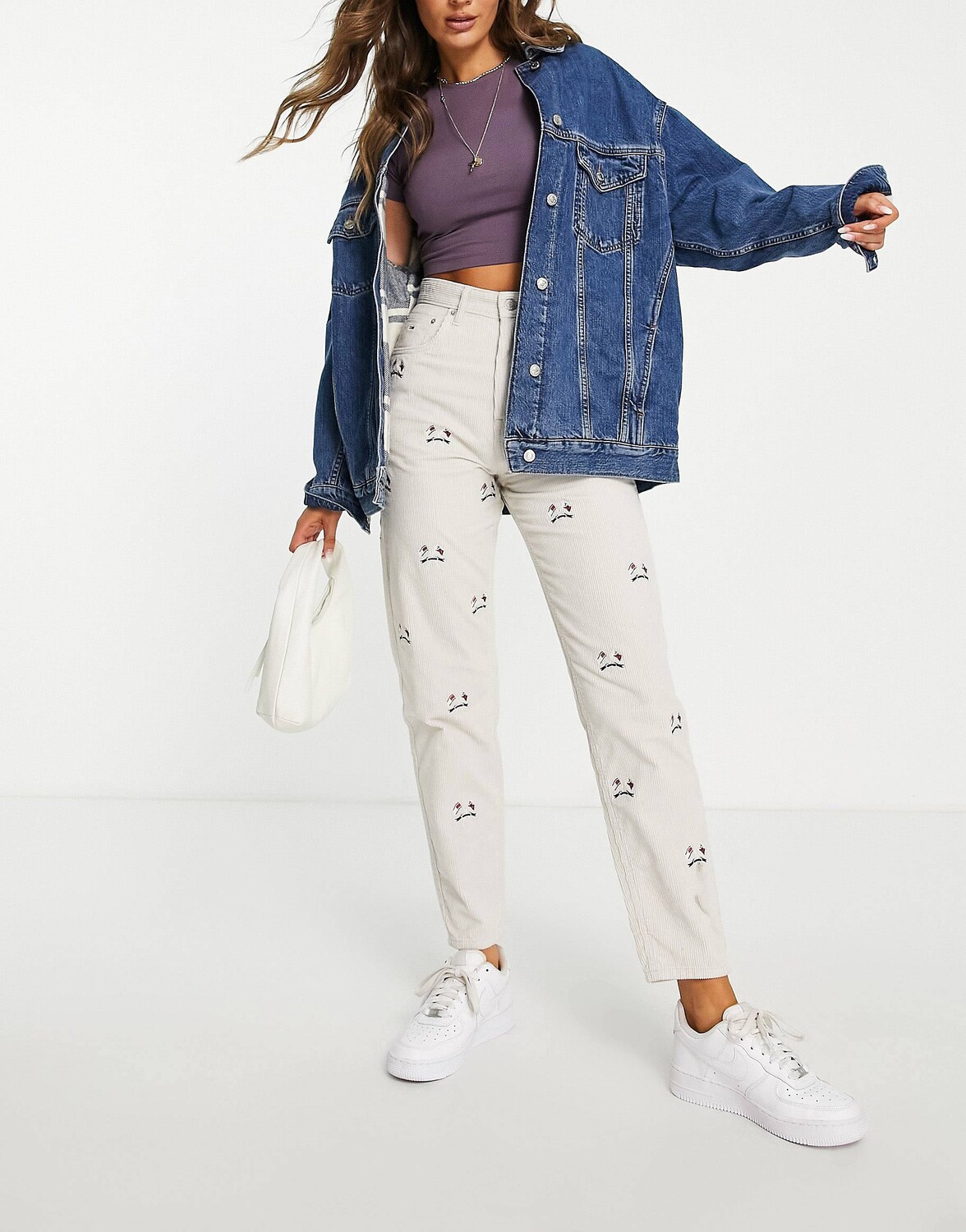 

Кремовые вельветовые джинсы Tommy Jeans Critter Mom