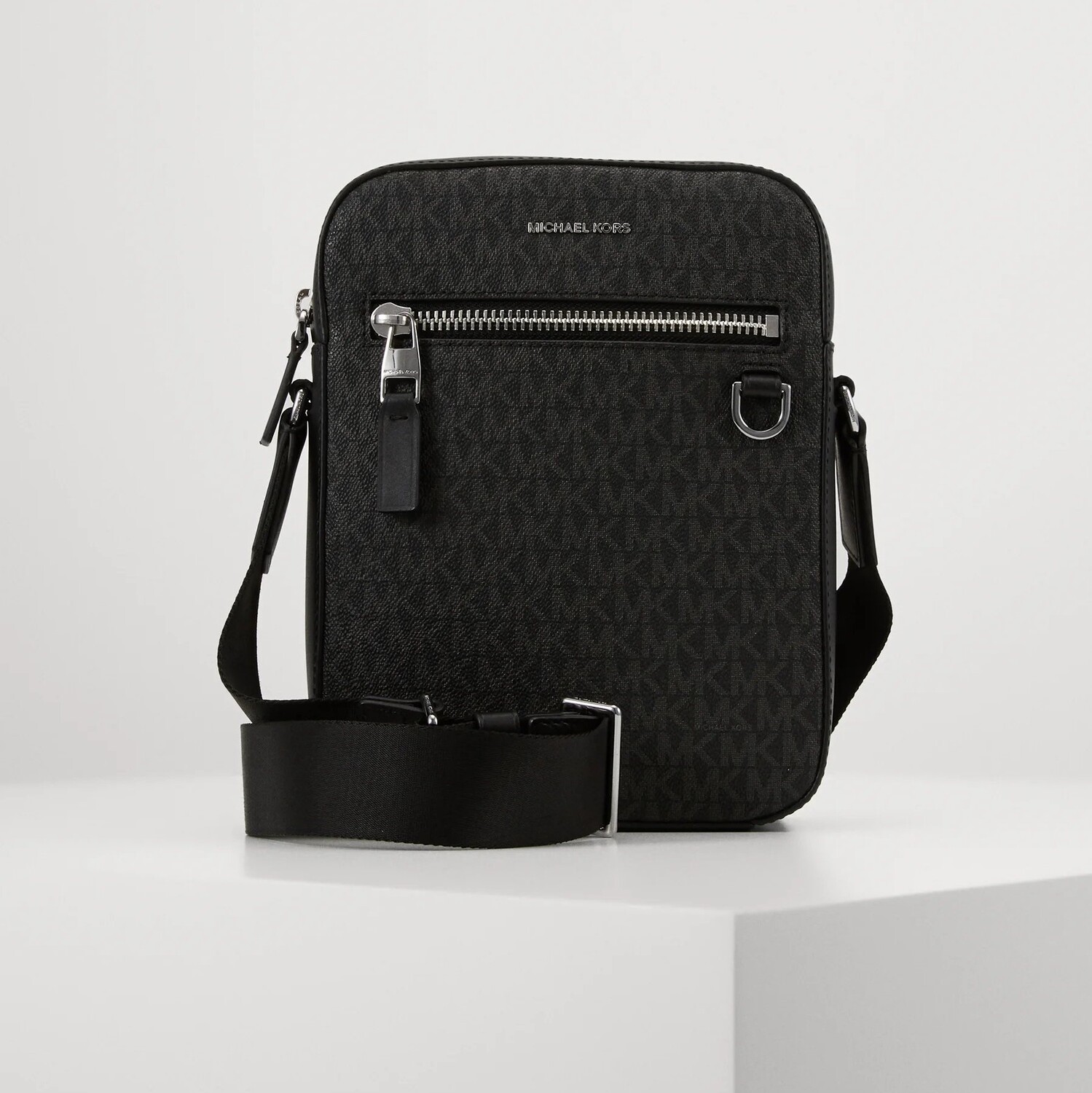 

Сумка-кроссбоди Michael Kors Henry Flight Bag Unisex, черный