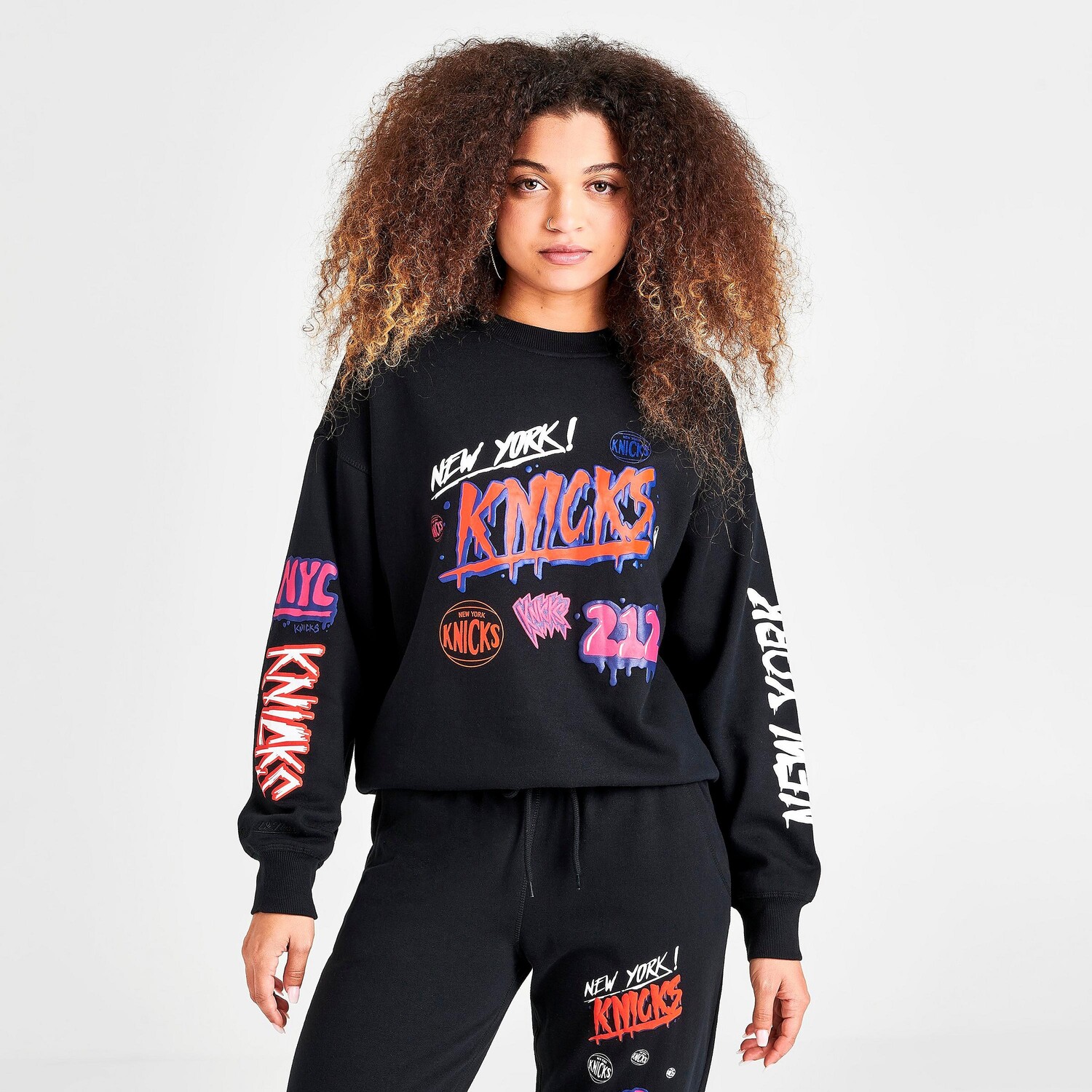

Женская толстовка с круглым вырезом и наклейкой Mitchell & Ness New York Knicks NBA Slap Sticker, черный