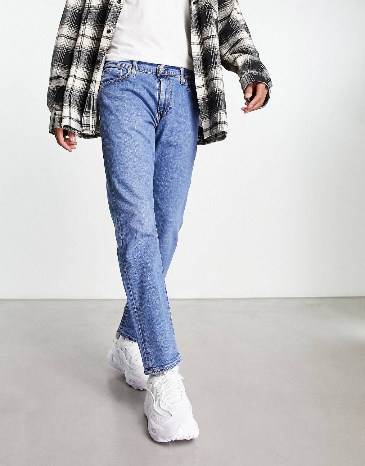 

Джинсы Levi's 502 зауженного кроя темно-синего цвета