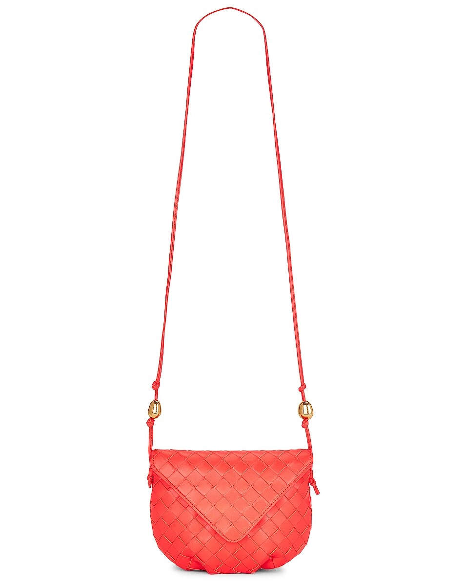 

Сумка кросс-боди Bottega Veneta Mini Cross Body Pouch, цвет Sunburst & Gold