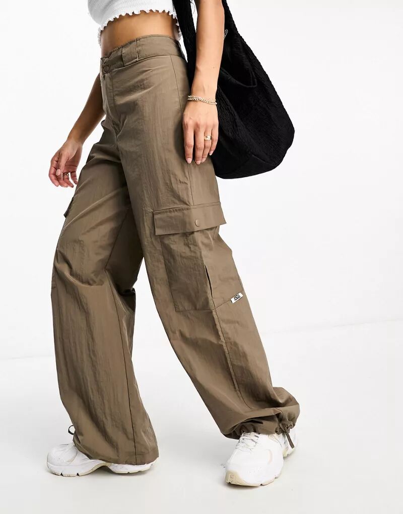 Свободные функциональные брюки с карманами из мятой ткани ASOS свободные жатые брюки с карманами asos