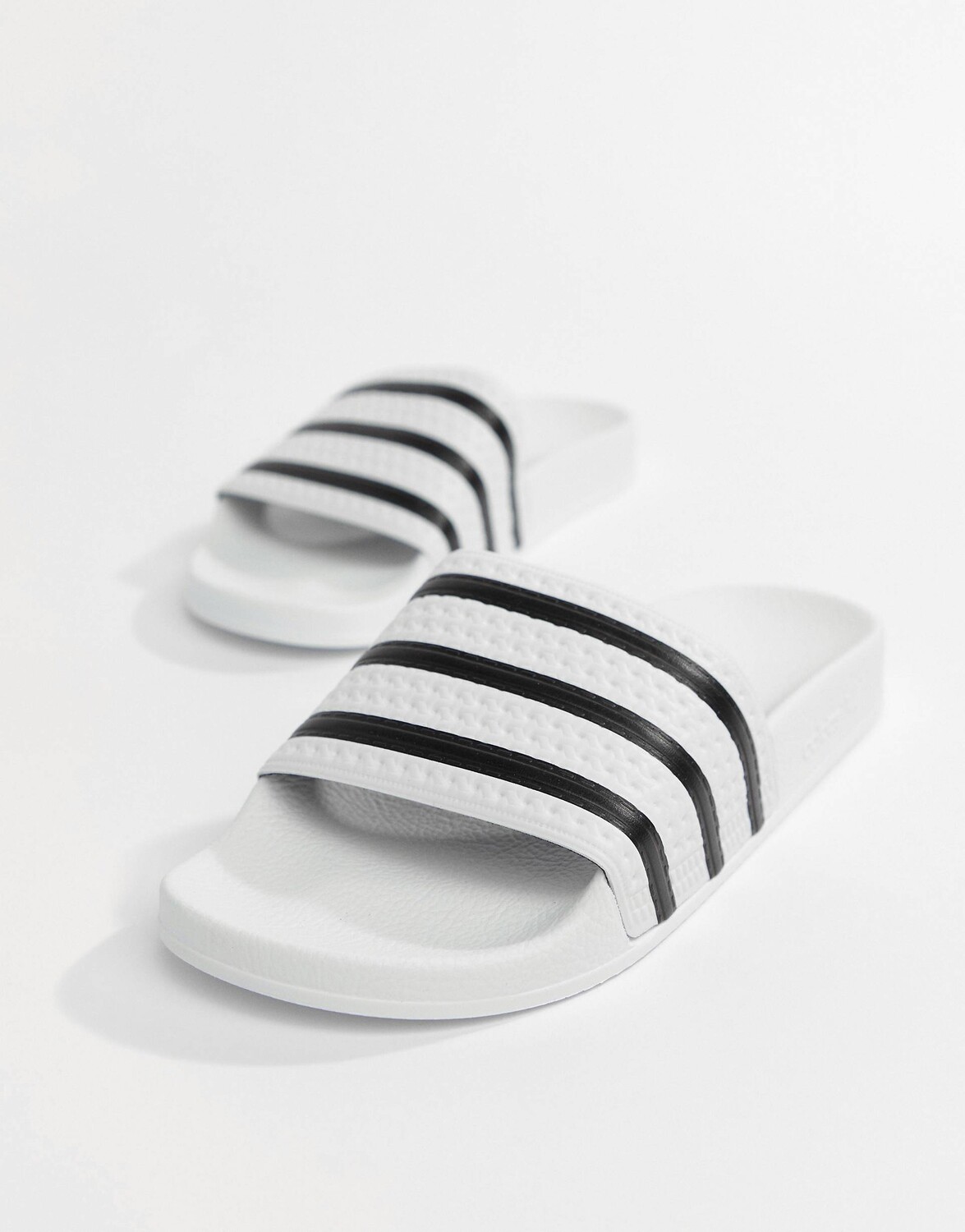 

Белые шлепанцы adidas Originals Adilette 280648