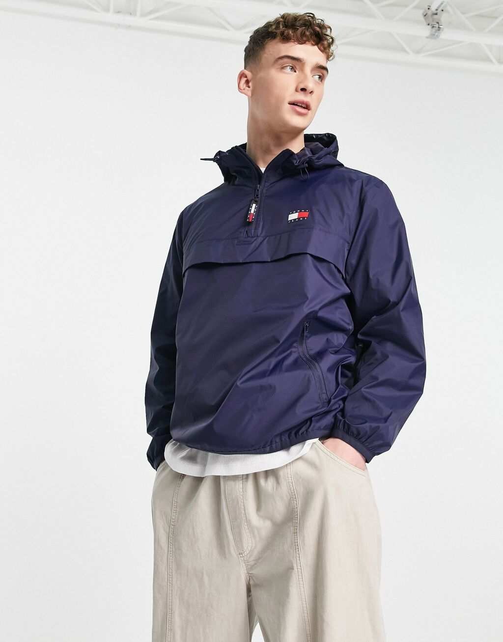

Темно-синяя объемная куртка на молнии Tommy Jeans Chicago