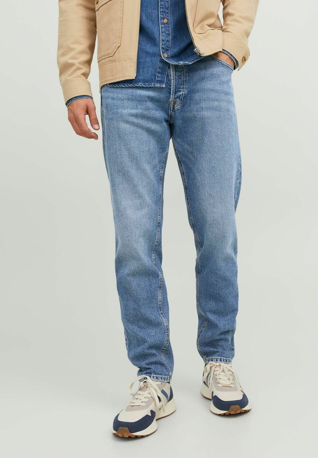 

Джинсы прямого кроя Jack & Jones