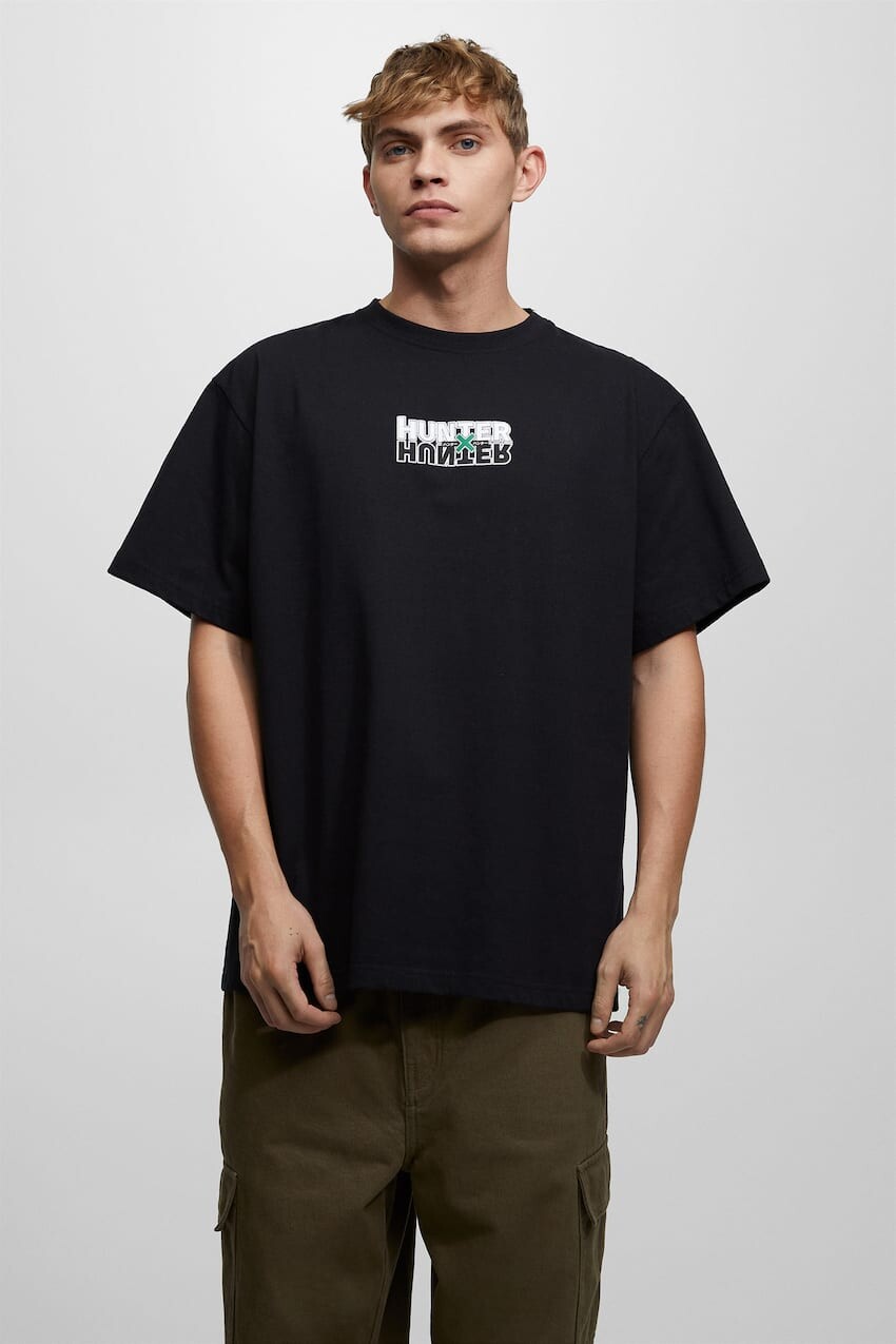

Футболка «Охотник х Охотник» Pull&Bear, черный