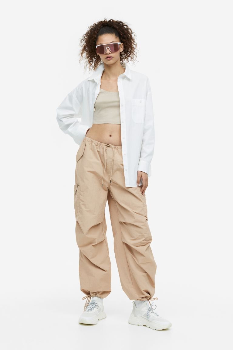 

Нейлоновые парашютные штаны H&M, бежевый