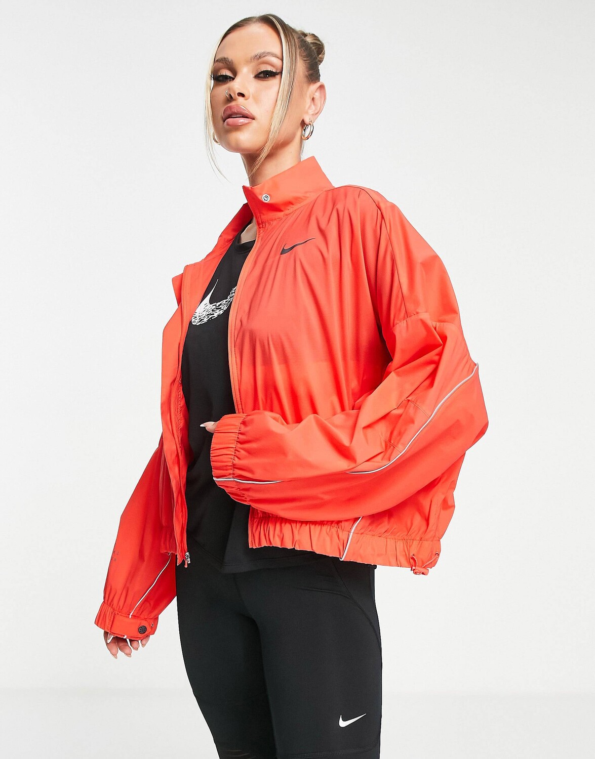 

Красная компактная куртка Nike Running Run Division