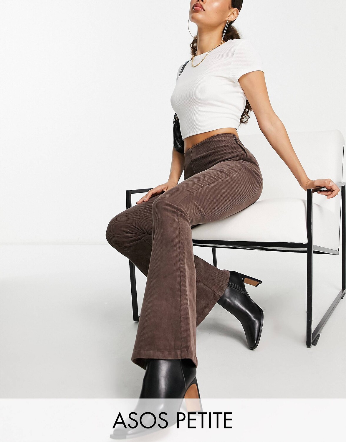 

Расклешенные вельветовые брюки ASOS DESIGN Petite шоколадного цвета, Коричневый