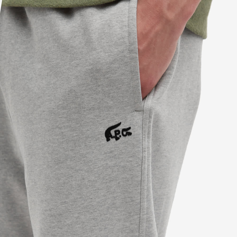 

Спортивные брюки из коллаборации с Lacoste A.P.C.