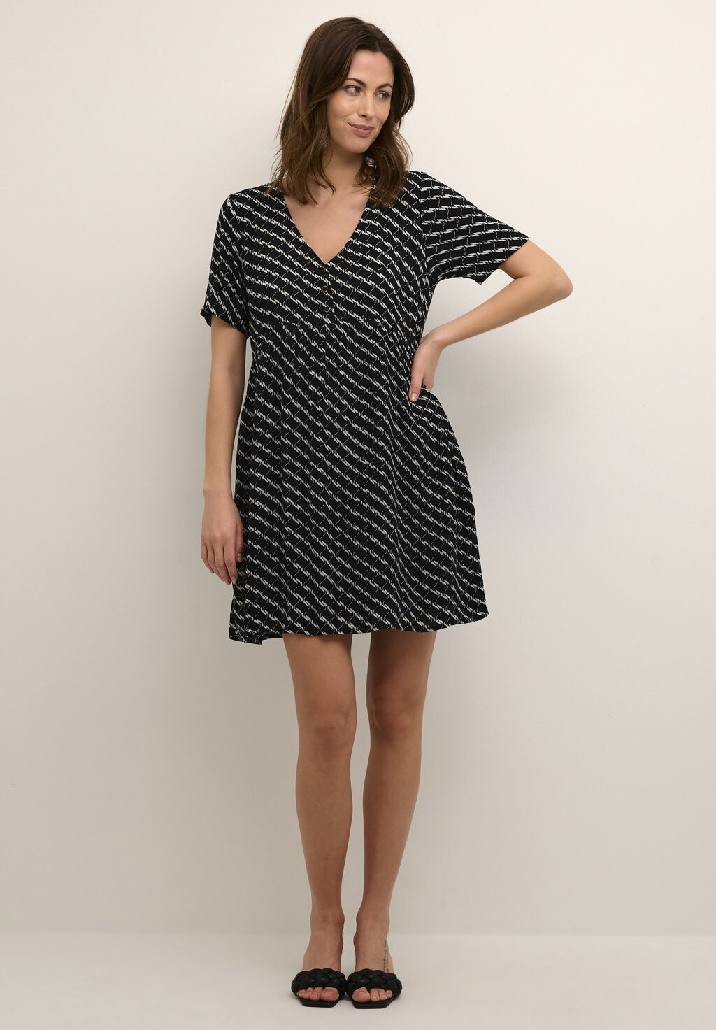 

Классическая рубашка Kaffe KAMARITA AMBER SHORT, цвет black chalk graphic print