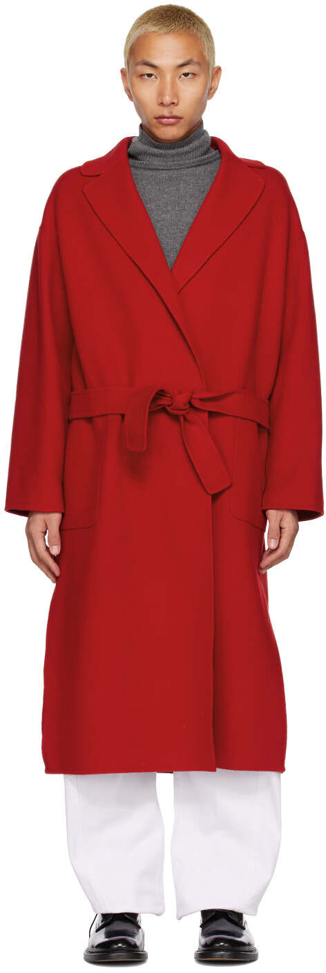 

Красное пальто Нины Max Mara