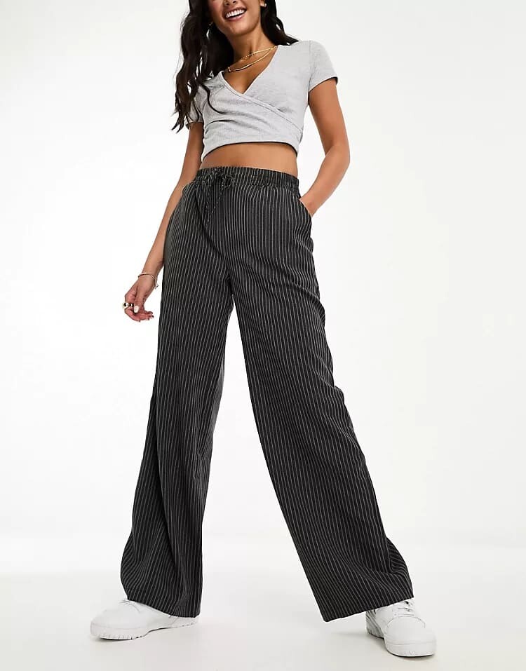 

Брюки в полоску ASOS DESIGN, темно-серый