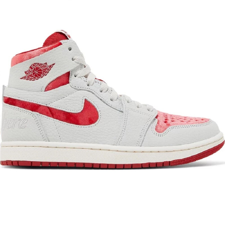 

Кроссовки Nike Wmns Air Jordan 1 High Zoom Comfort 2, белый, красный (Размер 39 RU)