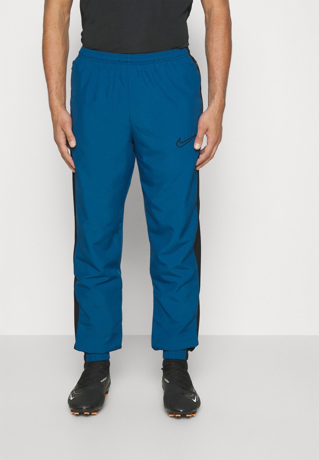 

Спортивные брюки M NK DF ACD23 TRK PANT WP BR Nike, индустриальный синий/черный/черный