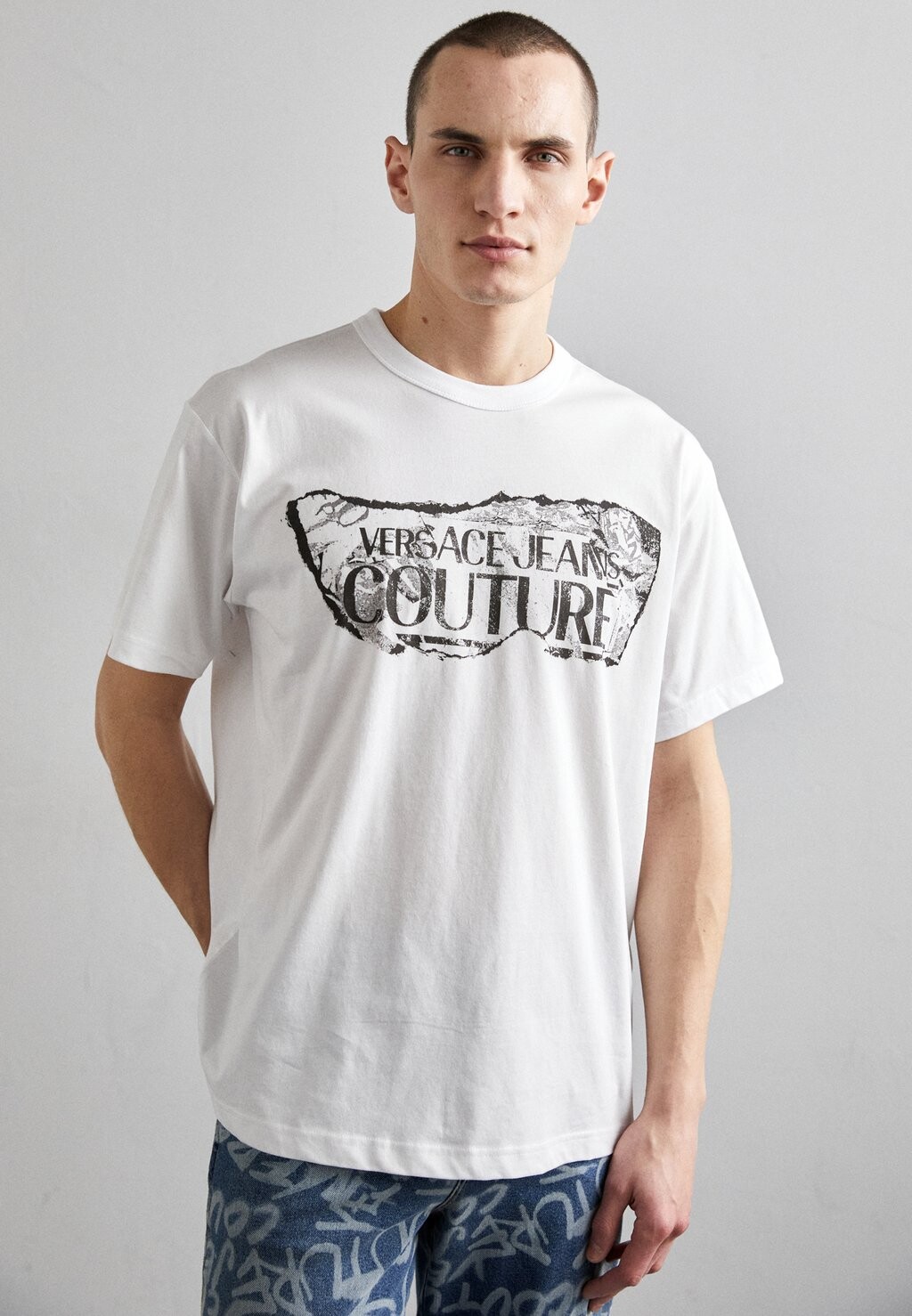 

Футболка с принтом Logo Magazine Versace Jeans Couture, белый
