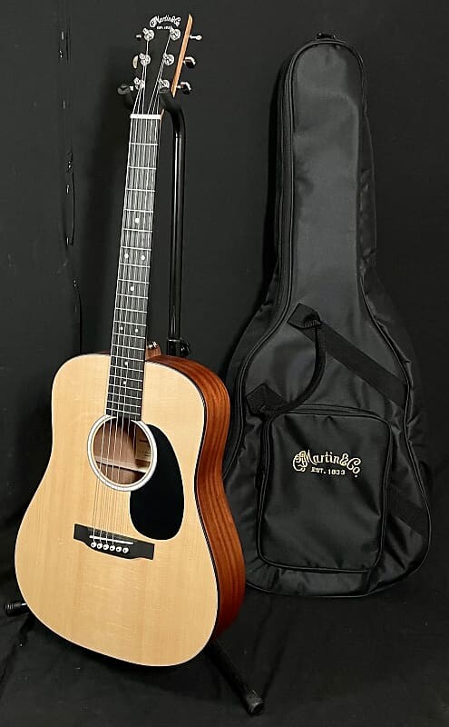 

Martin DJR-10 Dreadnought Junior с сумкой для переноски