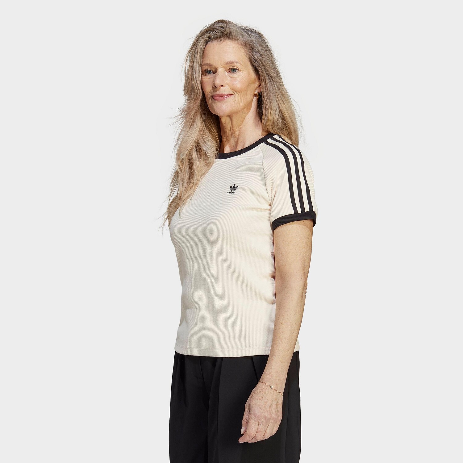 

Женская облегающая футболка с тремя полосками Adidas Originals, кремовый