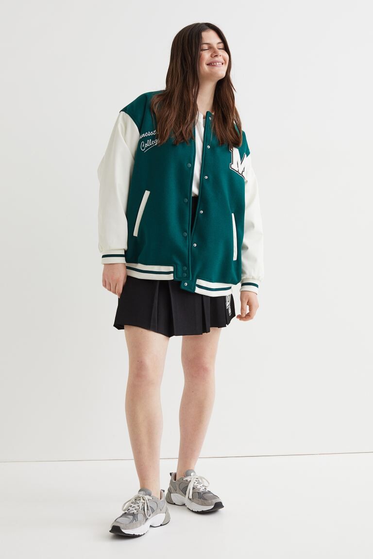 

H&M+ Бейсбольная куртка, темно-зеленый/миннесота