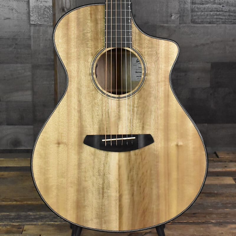 

Breedlove Oregon Concert CE - полностью миртлвуд с жестким футляром SN: 8220