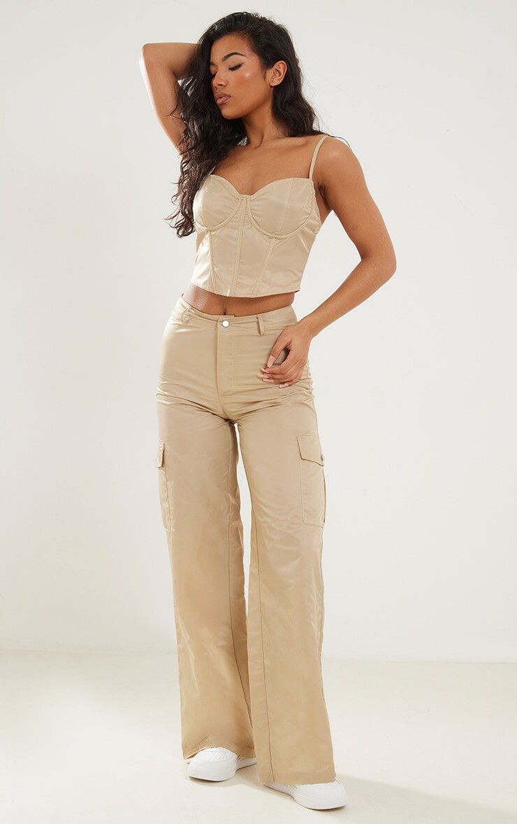 

PrettyLittleThing Широкие брюки карго из нейлона с карманами Stone