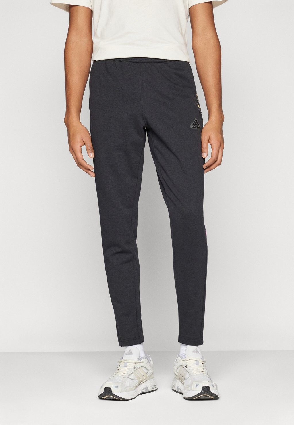 

Спортивные брюки TIRO adidas Sportswear, черный