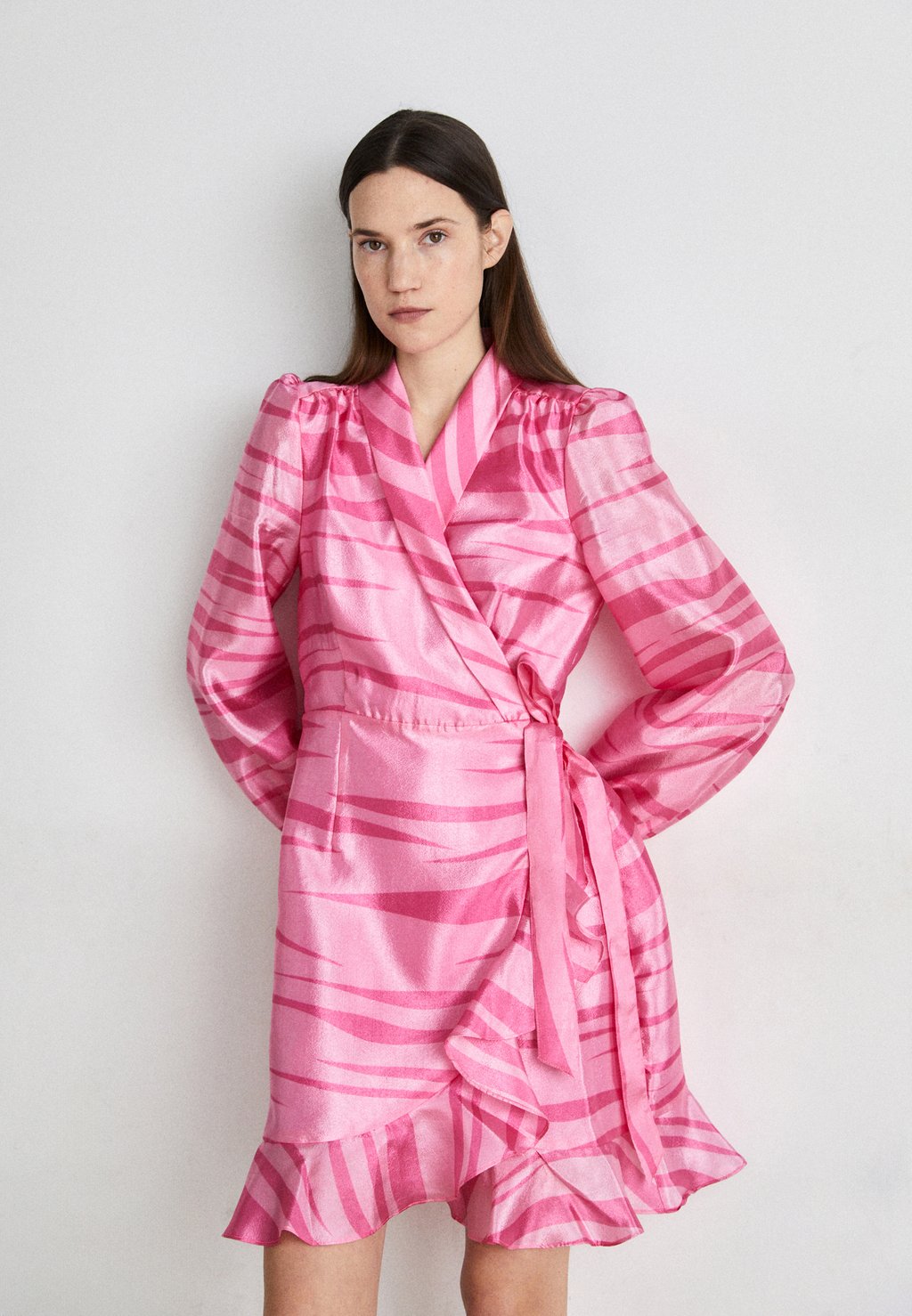 цена Коктейльное платье / Вечернее платье LINDA DRESS Cras, розовый