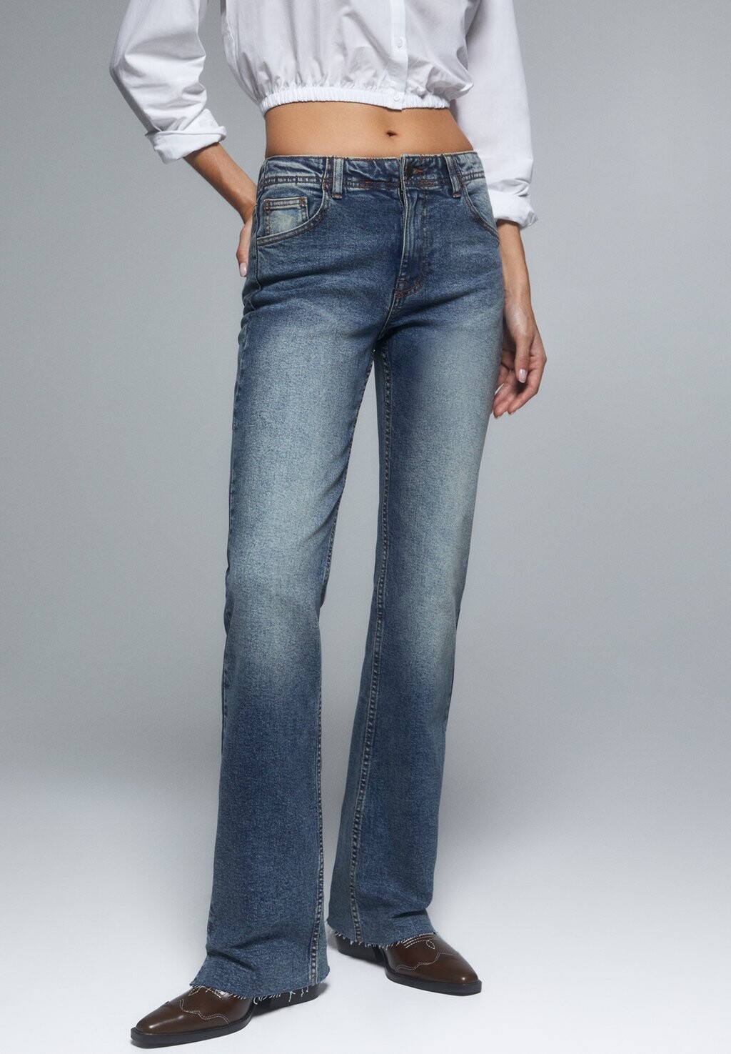 

Расклешенные джинсы Low-Rise PULL&BEAR, цвет stone blue denim