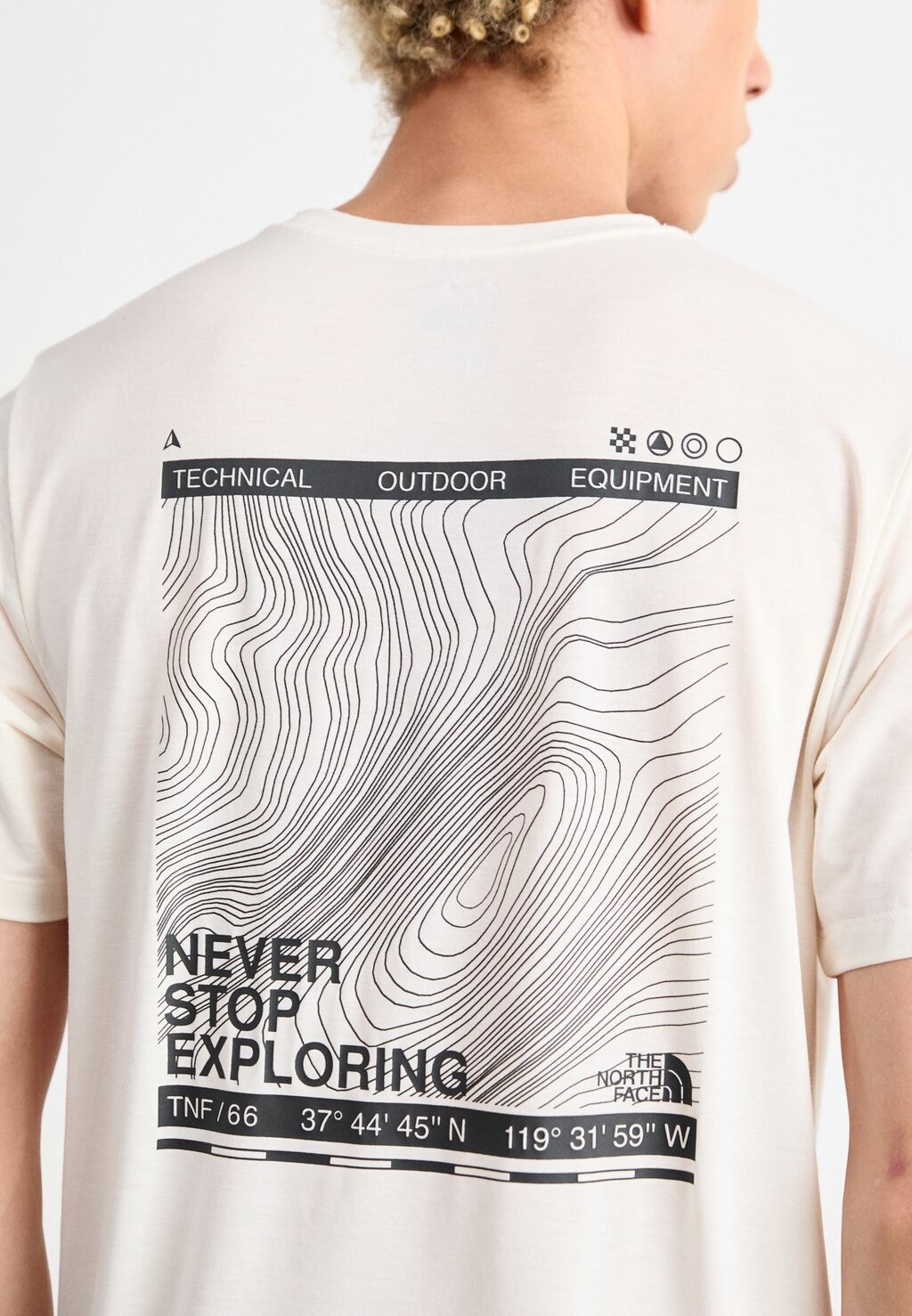 

Принт на футболке TOPOGRAPHIC FOUNDATION TEE The North Face, кремовый