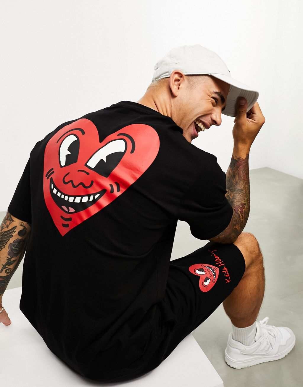 

Черная футболка свободного кроя Bershka Keith Haring