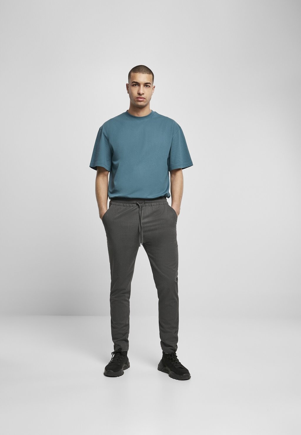 

Спортивные штаны Tapered Jogger Urban Classics, серые