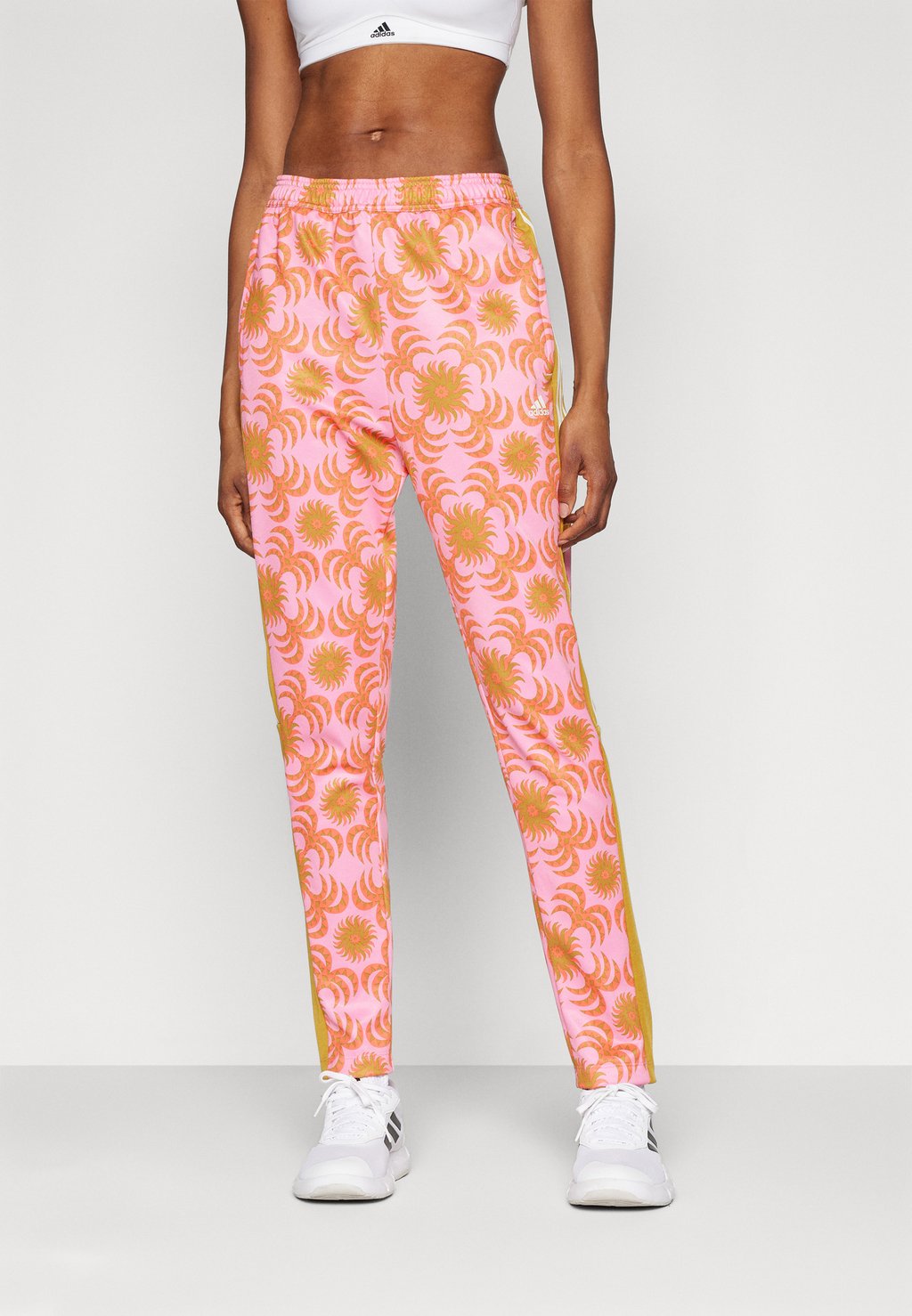 Брюки для бега ADIDAS X FARM TIRO TRACK PANTS adidas Sportswear, цвет semi pink glow/semi solar orange