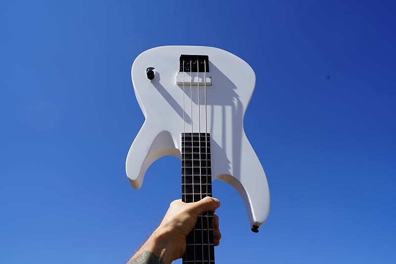 

Басс гитара ESP LTD M-4 Arctic Metal - Snow White Satin 4-String Electric Bass Guitar