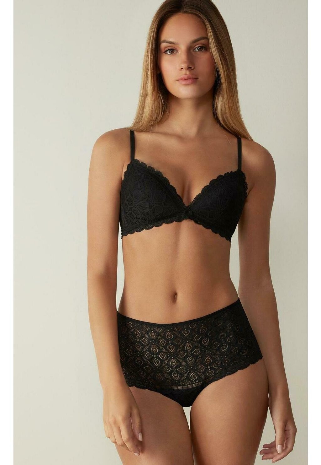 

Бюстгальтер с треугольной чашкой Intimissimi, черный