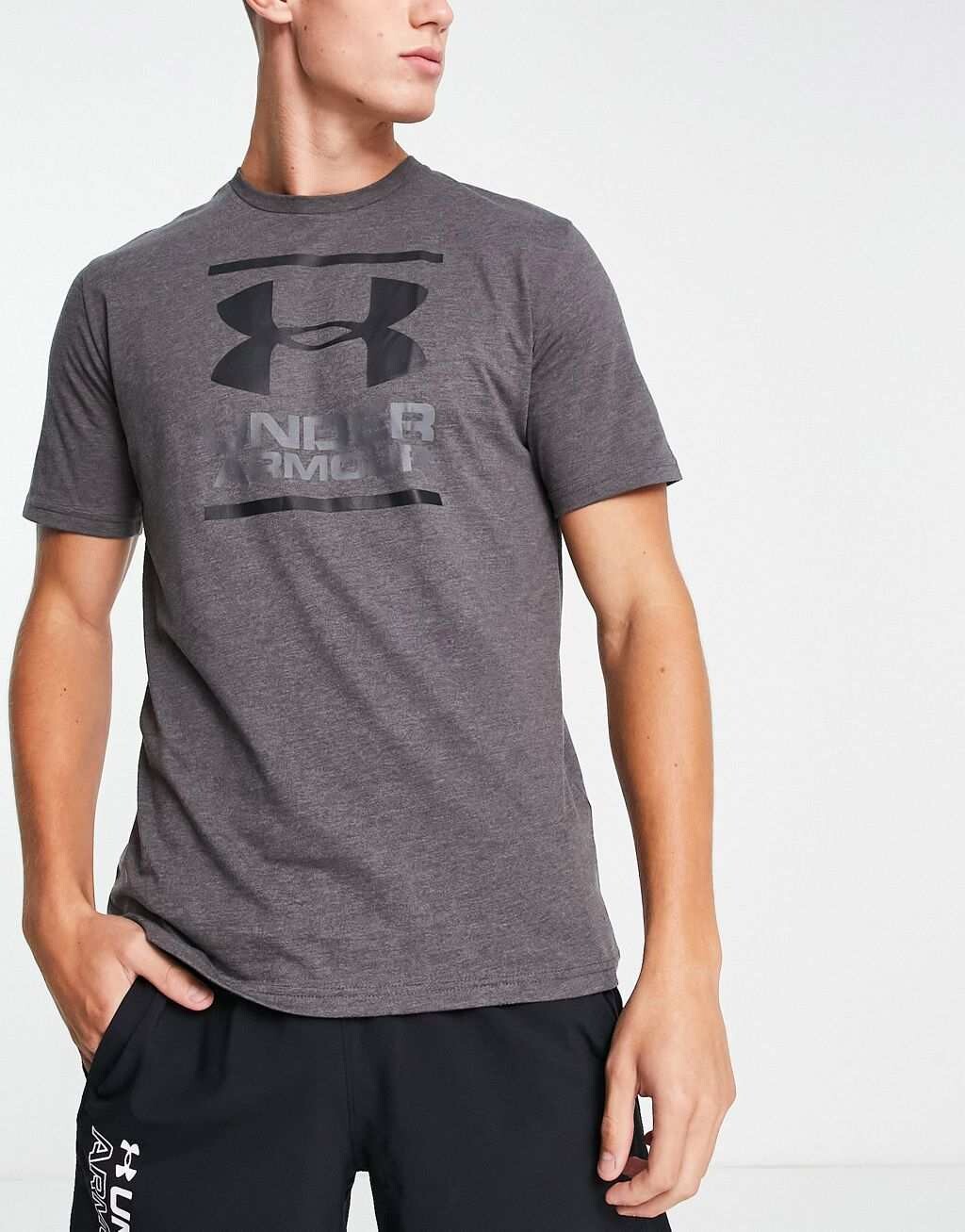 

Серая футболка Under Armour Training Foundation с большим логотипом на груди, Серый