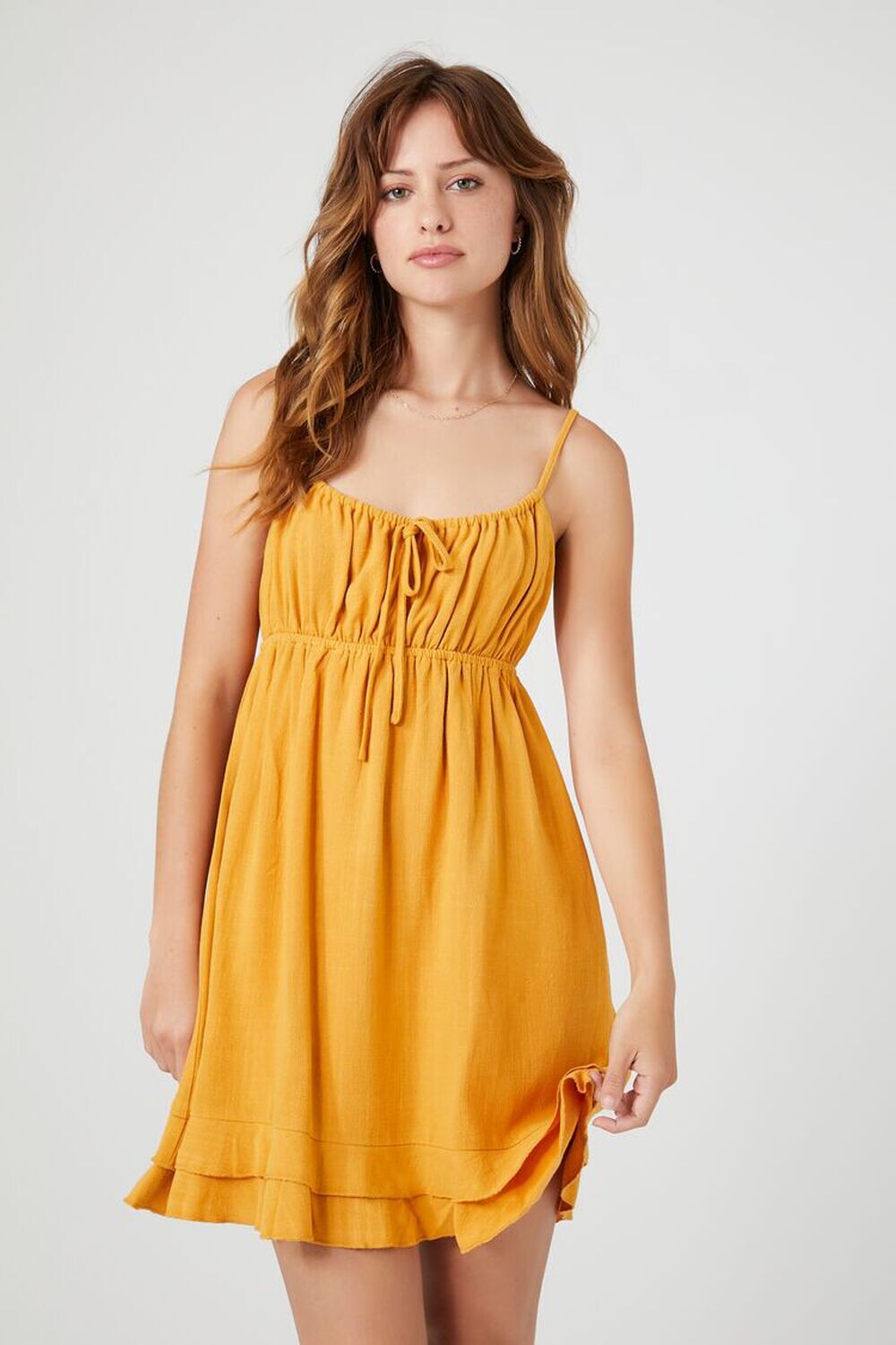 

Мини-платье на бретельках с рюшами Forever 21, горчичный