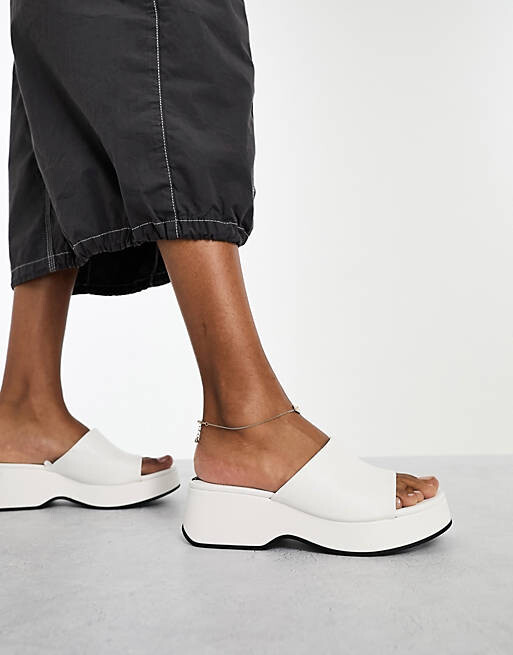 

Белые босоножки на платформе Bershka