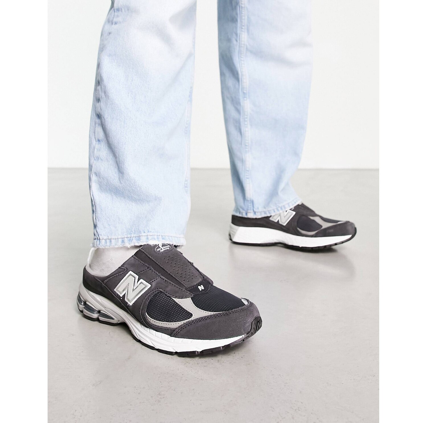 

Черные мюли New Balance 2002