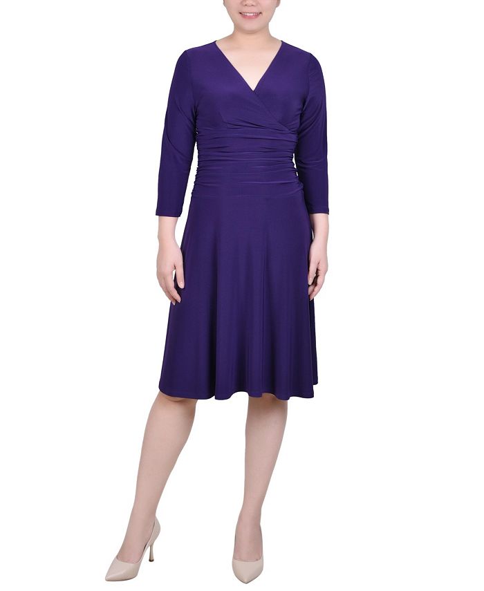 Миниатюрное платье с рукавами 3/4 и присборенной талией NY Collection, фиолетовый