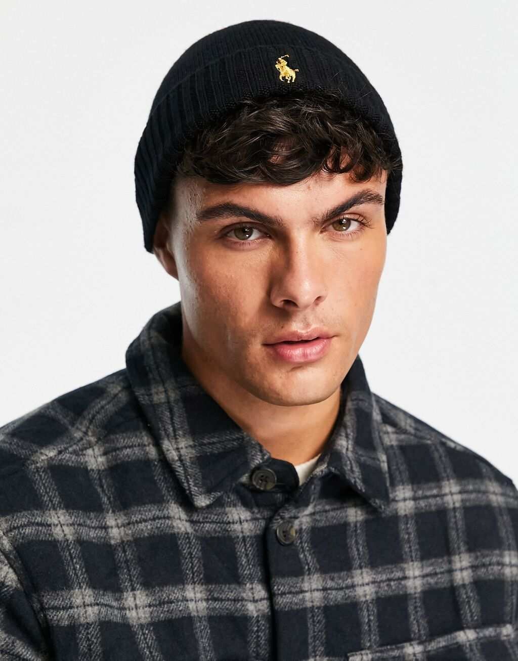 

Черная шапка из мериносовой шерсти Polo Ralph Lauren с золотым логотипом
