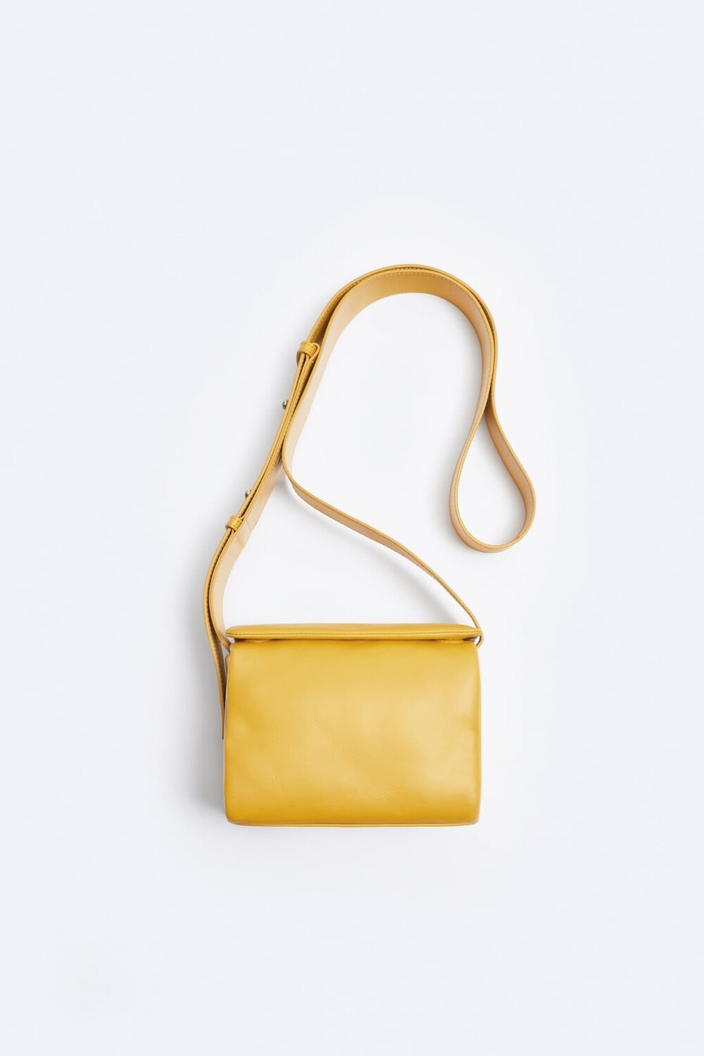 

Кожаная мини-сумка кроссбоди ZARA, желтый